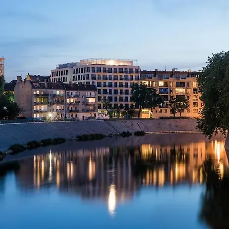 Apartment By The River - 2min To Market Square *