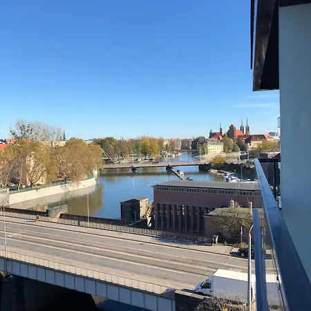 By The River - 2min To Market Square Apartment *